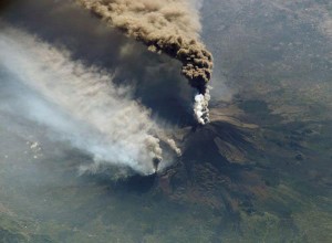 perierga.gr - 10 εκπληκτικές εκρήξεις ηφαιστείων... από ψηλά!