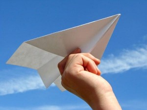 perierga.gr - Πώς να διπλώσετε το καλύτερο χάρτινο αεροπλανάκι!