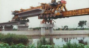 Υπερμηχάνημα κατασκευάζει γέφυρα με εντυπωσιακό τρόπο!