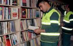 Perierga.gr - Βιβλιοθήκη από βιβλία που προορίζονταν...για τα σκουπίδια