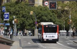 Perierga.gr - Ήρθαν τα λεωφορεία που θα μεταφέρουν μόνο γυναίκες