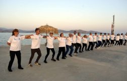 Perierga.gr - Το μεγαλύτερο χασαποσέρβικο για ρεκόρ Γκίνες στη Νέα Κίο