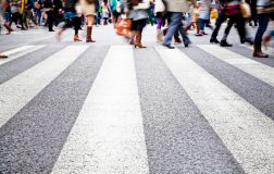 Perierga.gr - Έχουν πάντα προτεραιότητα οι πεζοί;
