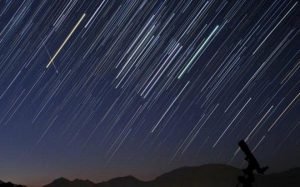 Πεφταστέρια απόψε Δευτέρα - Οι Υδροχοΐδες του κομήτη του Χάλεϊ