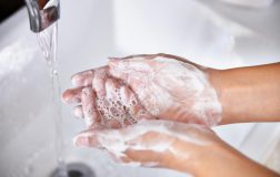 Perierga.gr - Υπάρχει σωστός και λάθος τρόπος να πλένουμε τα χέρια μας;