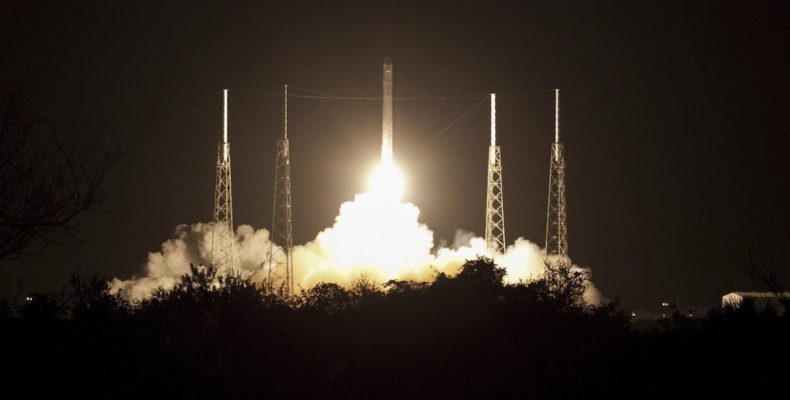 Perierga.gr - Κινεζικό διαστημικό «σκουπίδι» βάρους περίπου 18 τόνων κατέπεσε στη Γη