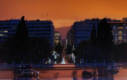 Perierga.gr - Εκπληκτικό βίντεο από τη χθεσινή καταιγίδα στην Αθήνα την ώρα της δύσης του ηλίου