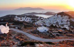 Perierga.gr - Τα 14 ελληνικά νησιά που προτείνει η Daily Mail, για ζευγάρια, οικογένειες, διασκέδαση, ηρεμία