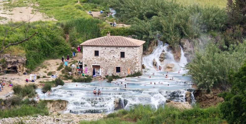 Perierga.gr - Οι φυσικές πισίνες με τα ζεστά νερά στην παρθένα εξοχή της Τοσκάνης